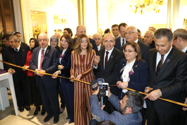 Gaziantep'e Özgü Kutnu Kumaşının Satış Mağazası Açıldı.