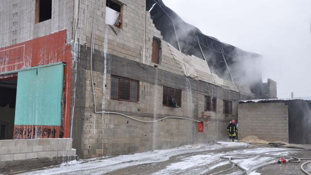Gaziantep'te, Oyuncak Fabrikasında Yangın Paniği