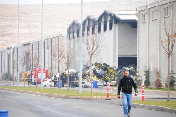 Gaziantep'teki Fabrika Yangını 12 Saatte Söndürüldü!