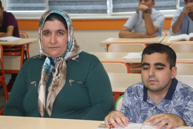 Görme Engeline Rağmen Gezmekten ve Öğrenmekten Vazgeçmedi