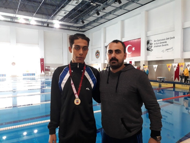 Görme Engelli Yüzücü Türkiye Şampiyonu Oldu 