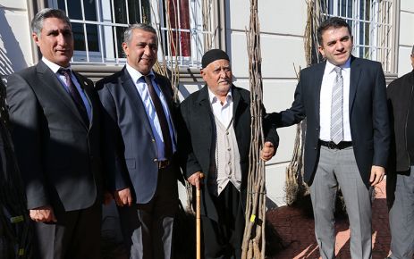 Hasanbeyli'de çiftçilere 550 kök ceviz fidanı dağıtıldı