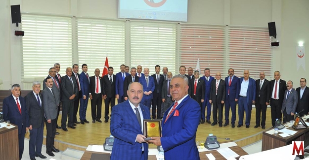 İl Genel Meclis üyelerine plaket  