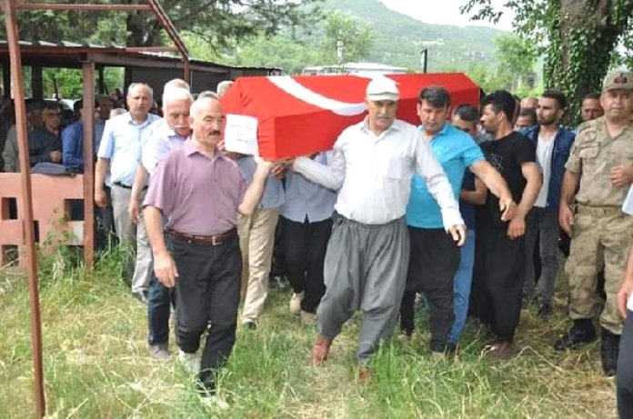 İntihar eden asker toprağa verildi 