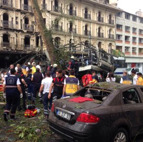  İstanbul Valisi: Saldırıda 7'si Polis 11 Kişi Hayatını Kaybetti