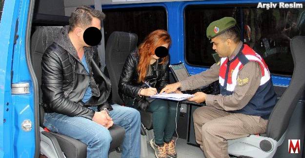Kaçak gençler yol kontrolünde yakalandı
