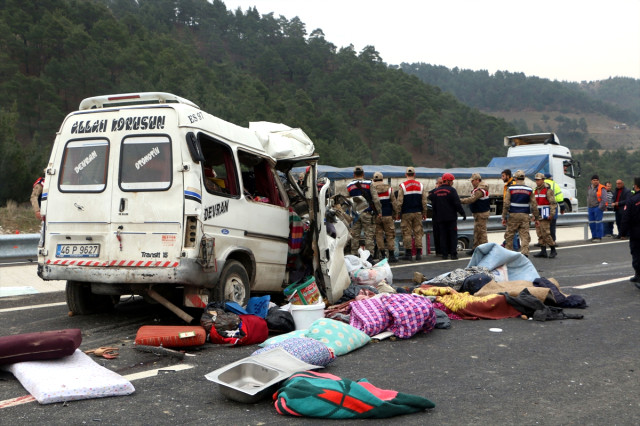 Kahramanmaraş'ta Feci Kaza! Minibüs, Kamyona Çarptı: 8 Ölü, 8 Yaralı.