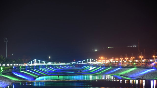 Karaçay Rekreasyon Alanındaki Asma Köprü Işıklandırıldı
