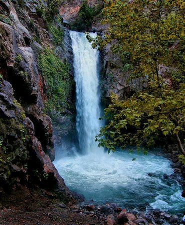 Karaçay Şelalesi Sonbaharda Bir Başka Güzel