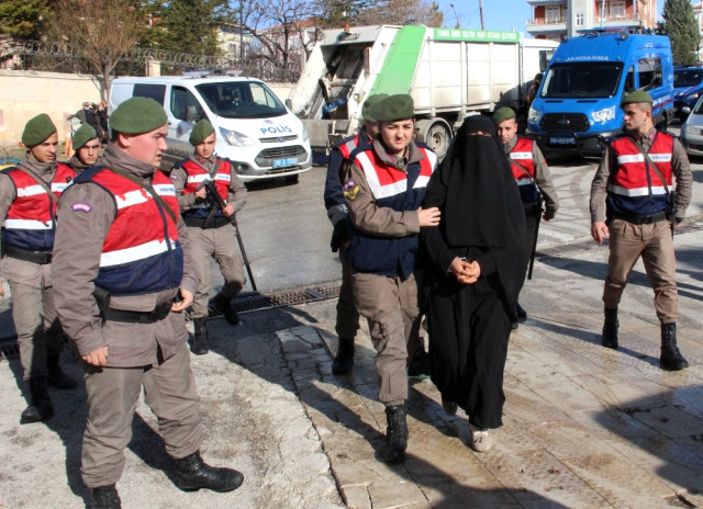 Deaş'tan Gözaltına Alınan 5 Kişi Adliyeye Çıkarıldı.