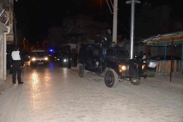 Magandalar, bekçilere saldırdı: 1 yaralı