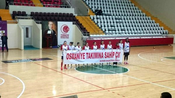 Mersin Basketbol Takımı, 'Osmaniye Takımına Sahip Çık' Pankartıyla Sahaya Çıktı.