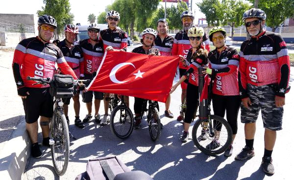  Mersinli Kadın Bisikletçi, Türk Bayrağını Karaman'a Taşıyacak