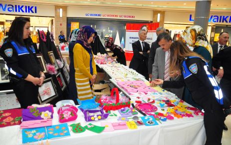 Meslek edindirme kursunu bitiren kursiyerler sergi açtı