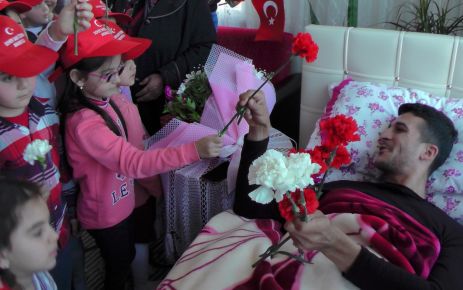 Minik Öğrencilerden, İdilde yaralanan Gaziye geçmiş olsun ziyareti
