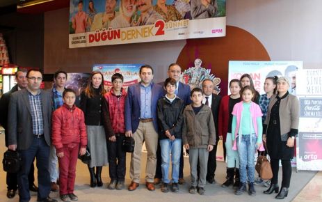 Öksüz ve Yetim öğrencilerin sinema keyfi