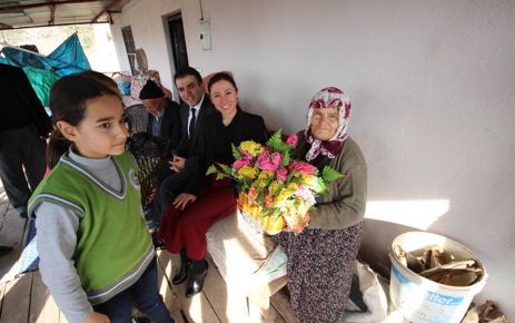 'Ömür Dediğin' projesi kapsamında yaşlı aileye ziyaret