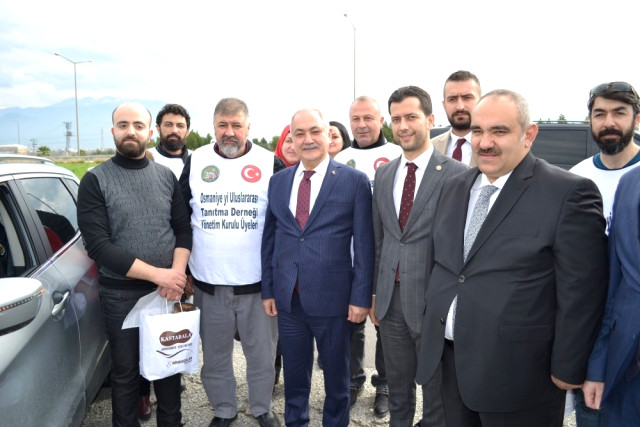 Osmaniye'de 80 Bin Paket Yer Fıstığı Dağıtıldı