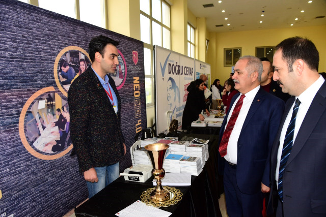 Osmaniye'de İlk Kez Eğitim Ve Kariyer Fuarı Açıldı