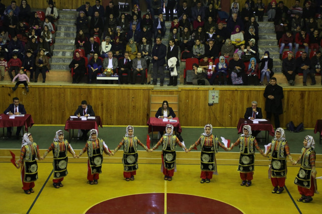 Osmaniye'de Okul Sporları Müsabakaları