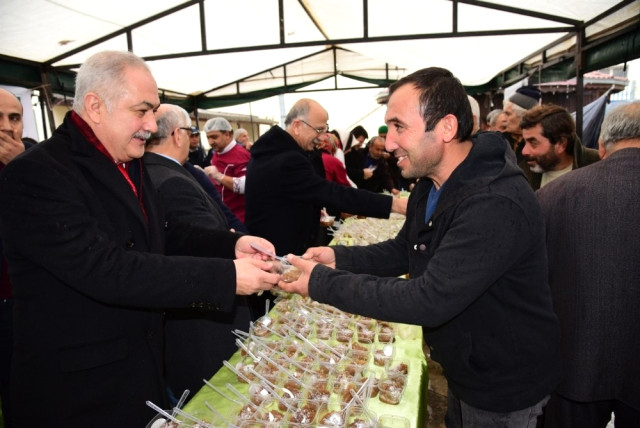 Osmaniye'de Vatandaşlara Helva Dağıtıldı