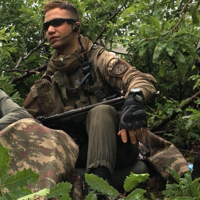Osmaniye Şehidine Ağlıyor