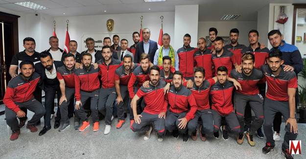 Osmaniyespor takımı, Vali Al’ı ziyaret etti  