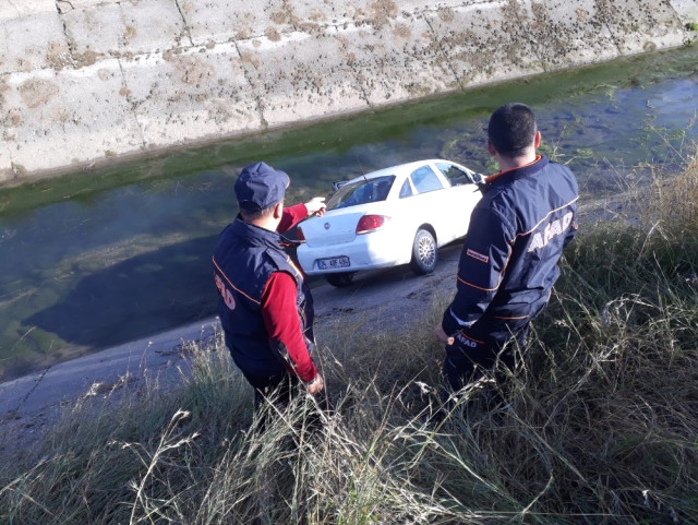Otomobil Sulama Kanalına Düştü: 3 Yaralı 