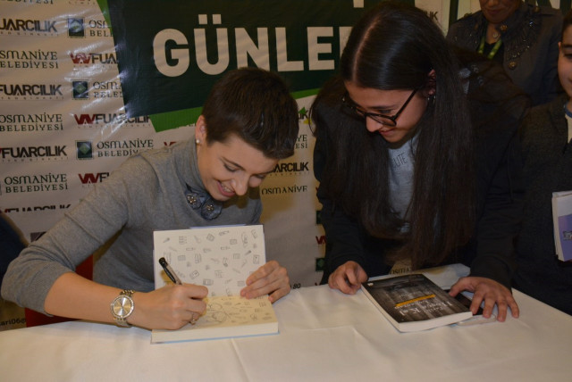 Oyuncu Anne Şermin Yaşar'a Osmaniye'de Yoğun İlgi.