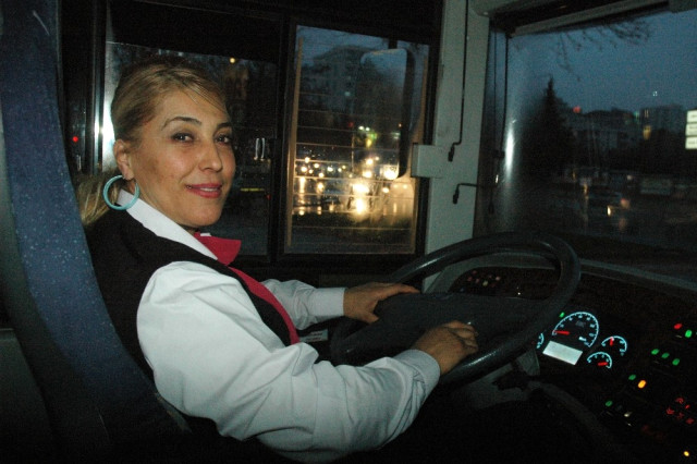 Kadınlara Özel Otobüse Kadın Şoför.