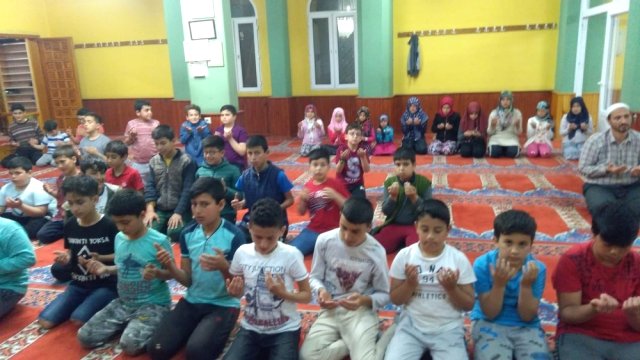 Pozantı'da Çocuklar İftarda Buluşuyor