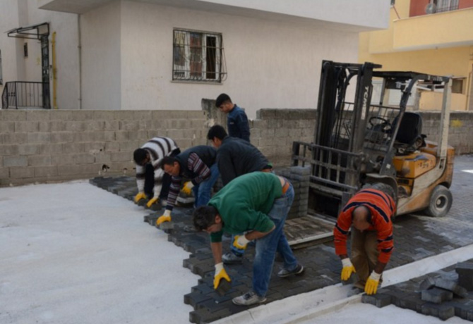 Raufbey mahallesinde parke yol çalışmaları