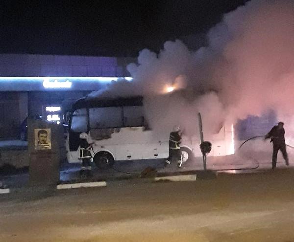 Seyir Halindeki Servis Midibüsü Yandı  
