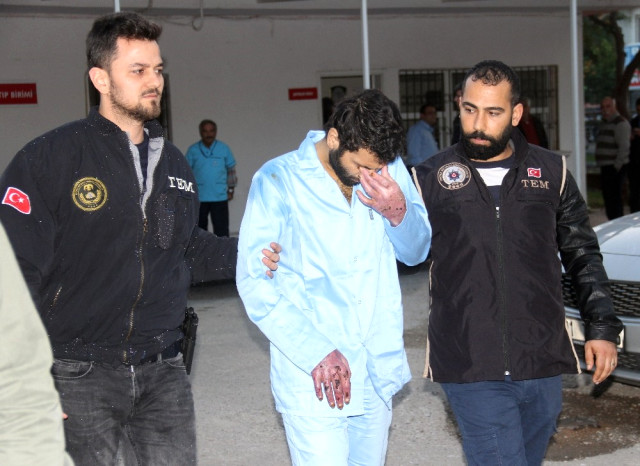 Suriye'de Bomba Patlatan Deaş'lı Teröristler Türkiye'de Yakalandı.