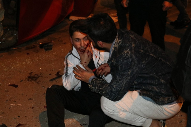 Takla Atan Otomobil Polis Aracına Çaparak Durabildi: 1 Yaralı