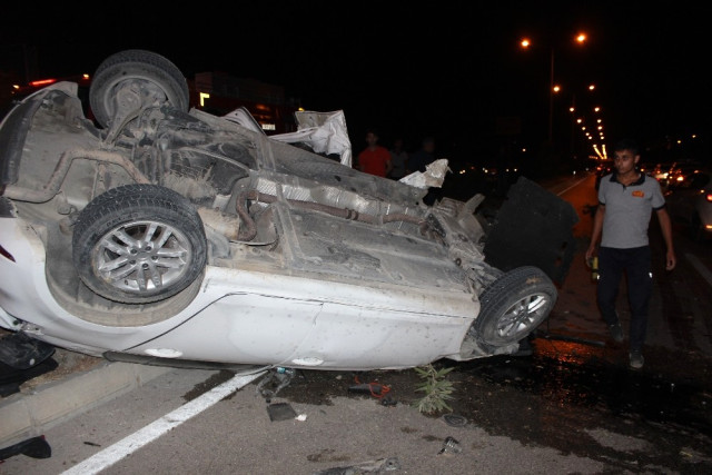  Taklalar Atan Otomobilden Burnu Bile Kanamadan Çıktı