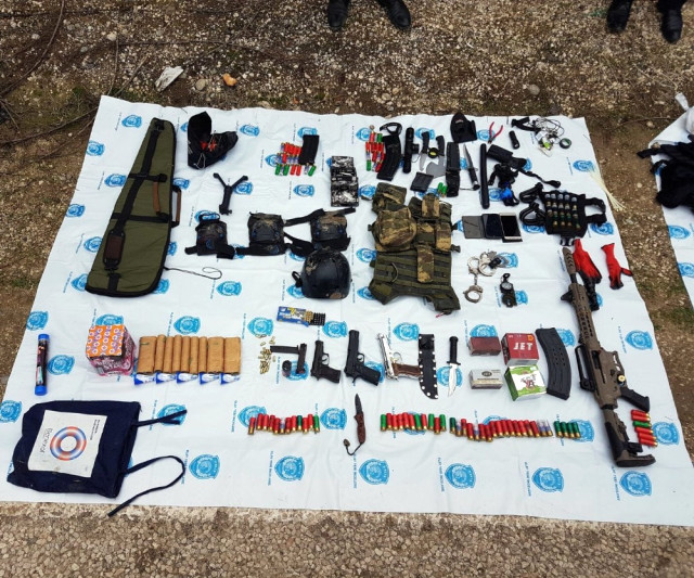 Taksici Katilinin Çantasından 36 Parça Silah ve Mühimmat Çıktı.
