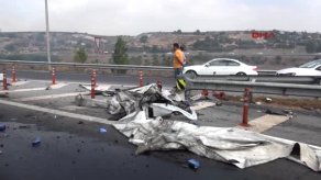 Pamuk yüklü TIR yanıp kül olduMersin'in Tarsus İlçesi'nde 2 TIR çarpıştı.