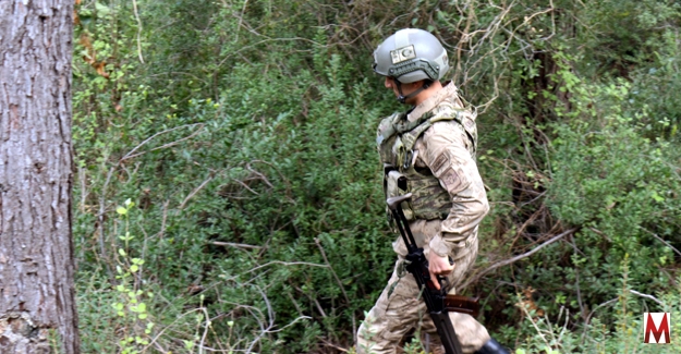 Toprağa gömülü PKK'ya ait malzeme bulundu!  