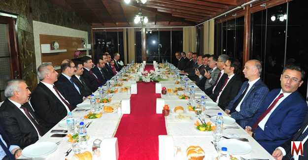 Vali yardımcısı ve Kaymakamlara veda yemeği