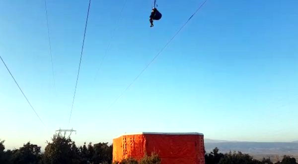 Yamaç Paraşütüyle 154 Bin Voltluk Tellerin Arasında 2 Saat Kurtarılmayı Bekledi!